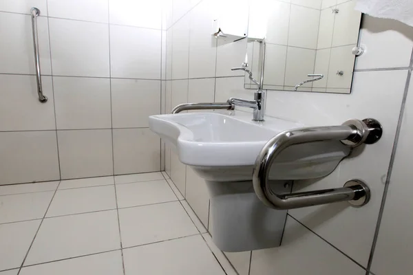 Itaberaba Bahia Brazílie Června 2023 Koupelna Madlem Pro Dostupnost Veřejné — Stock fotografie