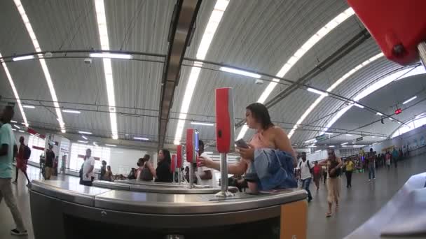 Salvador Bahia Brazil Μαΐου 2023 Επιβίβαση Επιβατών Στο Σταθμό Piraja — Αρχείο Βίντεο