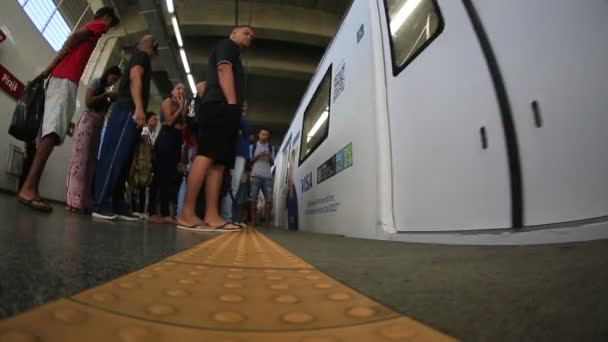 Salvador Bahia Brazil Maj 2023 Ombordstigning Passagerare Piraja Station Tunnelbanesystemet — Stockvideo