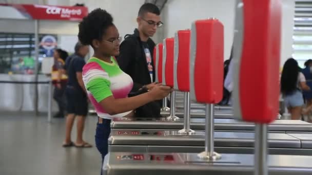 Salvador Bahia Brazil Μαΐου 2023 Επιβίβαση Επιβατών Στο Σταθμό Piraja — Αρχείο Βίντεο