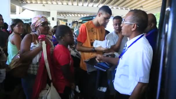 Salvador Bahia Brazil Juni 2023 Menigte Van Mensen Die Proberen — Stockvideo
