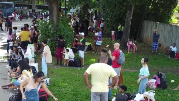 Salvador Bahia Brazil June 2023 Натовп Людей Які Намагаються Сісти — стокове відео