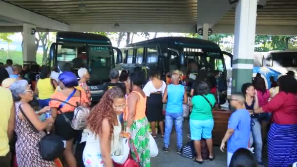 2023年6月22日 巴伊亚州 巴伊亚州 萨尔瓦多巴士站 一群人在试图登上公共汽车 — 图库视频影像