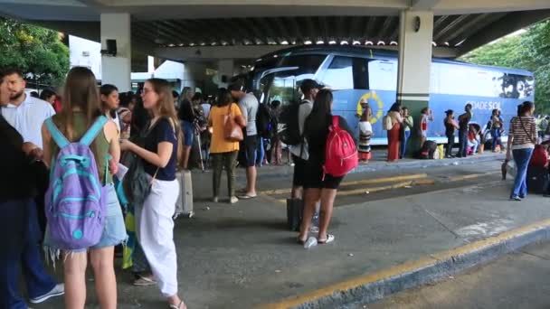 Salvador Bahia Brazil 2023 Június Tömegek Próbálnak Buszra Szállni Sao — Stock videók