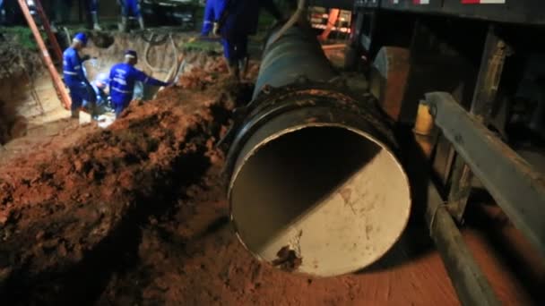 Salvador Bahia Brasilien Juni 2023 Embasa Arbeiter Reparieren Rohre Trinkwasserverteilungsnetz — Stockvideo