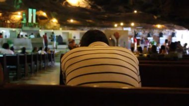 bom Jesus da lapa, bahia, brrazil - 4 Ağustos 2014: Bom Jesus da Lapa şehrinin mağaralarındaki hac yolculuğuna kutsal katılımcılar.