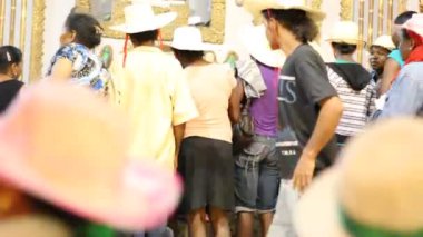 bom Jesus da lapa, bahia, brrazil - 4 Ağustos 2014: Bom Jesus da Lapa şehrinin mağaralarındaki hac yolculuğuna kutsal katılımcılar.