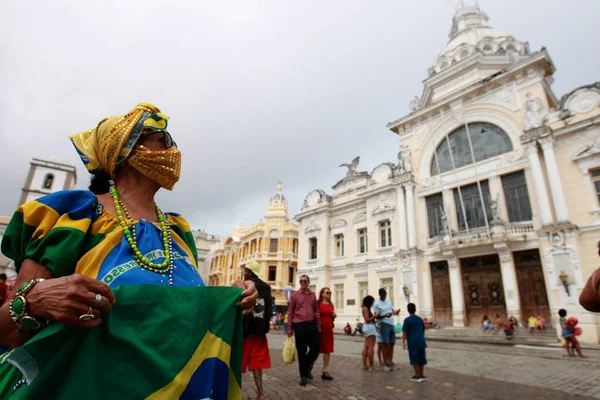 Salvador, Bahia, Brezilya - 2 Temmuz 2022: Bahia Bağımsızlığı onuruna Dois de Julho 'da sivil geçit töreni.