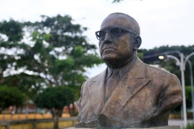 Itajuipe, Bahia, Brezilya - 2 Temmuz 2023: Bahia eski valisi Regis Pacheco heykeli, Itajuipe kentinde görüldü..