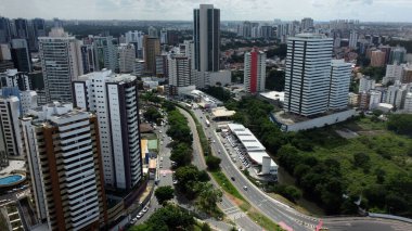 Salvador, Bahia, Brezilya - 17 Mayıs 2023: Salvador 'daki Pituba mahallesindeki yerleşim yerlerinin havadan görünüşü.
