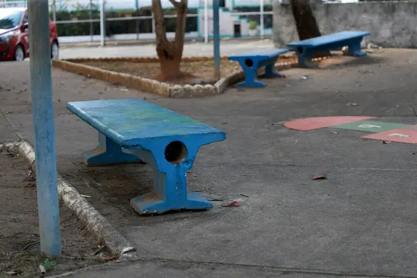萨尔瓦多 巴伊亚州 巴西利2023年7月17日 萨尔瓦多市公共广场的混凝土长椅 — 图库照片