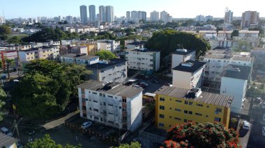 Salvador, Bahia, Brezilya - 8 Temmuz 2023: Salvador şehrindeki Resgate mahallesindeki orta sınıf aileler için konut geliştirme.
