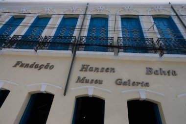 Cachoeira, Bahia, Brezilya - 25 Haziran 2023: Reconcavo da Bahia 'daki Cachoeira şehrindeki Fundacao Hansen Bahia binasının cephesi.