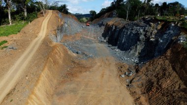 ilheus, bahia, brrazil - 6 Ekim 2023: Güney Bahia 'daki Ilheus belediyesinde BA 649 numaralı otoyolun yapım hayatı.