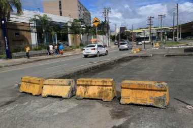 Salvador, Bahia, Brezilya - 11 Ağustos 2023: Buz Baiano olarak bilinen trafik sayacı, Salvador 'da bir caddenin ablukasında görüldü..