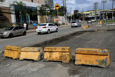 Salvador, Bahia, Brezilya - 11 Ağustos 2023: Buz Baiano olarak bilinen trafik sayacı, Salvador 'da bir caddenin ablukasında görüldü..