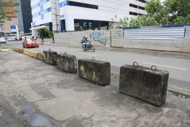 Salvador, Bahia, Brezilya - 11 Ağustos 2023: Buz Baiano olarak bilinen trafik sayacı, Salvador 'da bir caddenin ablukasında görüldü..