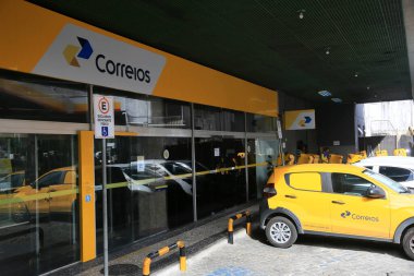 Salvador, Bahia, Brezilya - 11 Ağustos 2023: Salvador şehrinde bir postanenin cephesi - Correios.