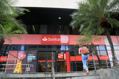 Salvador, Bahia, Brezilya - 11 Ağustos 2023: Salvador 'daki bir Santander banka şubesinin görüntüsü.