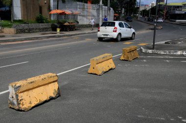 Salvador, Bahia, Brezilya - 11 Ağustos 2023: Buz Baiano olarak bilinen trafik sayacı, Salvador 'da bir caddenin ablukasında görüldü..