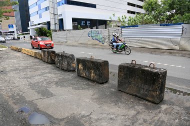 Salvador, Bahia, Brezilya - 11 Ağustos 2023: Buz Baiano olarak bilinen trafik sayacı, Salvador 'da bir caddenin ablukasında görüldü..