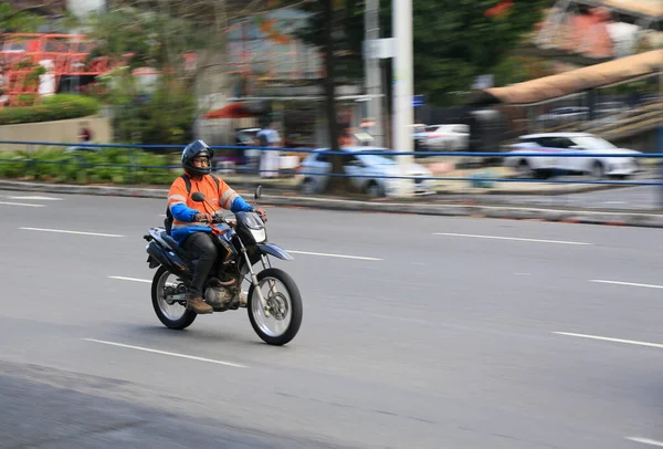 Salvador Bahia Brazil Августа 2023 Года Мотоциклиста Видели Проходящим Проспекту — стоковое фото