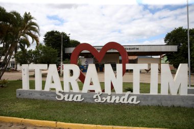 Itarantim, Bahia, Brezilya - 23 Ağustos 2023: Bahia, Itarantim 'de sütçü.