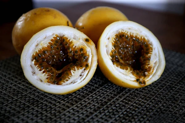 Salvador Bahia Brazil August 2023 Passion Fruit Passiflora Edulis — Stock Photo, Image