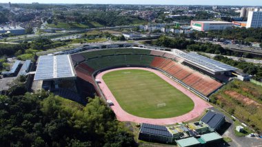 Salvador, Bahia, Brezilya - 9 Ağustos 2022: Salvador 'da Estadio Metropolitano Hükümeti' nin Estadio de Pituacu olarak bilinen hava manzarası.