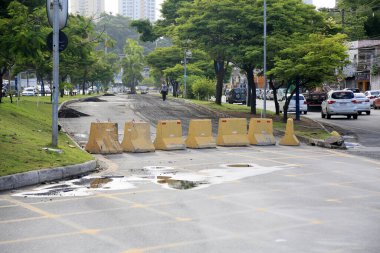 Salvador, Bahia, Brezilya - 24 Mart 2023: Buz Baiano olarak bilinen trafik sayacı, Salvador 'da bir caddenin ablukasında görüldü..
