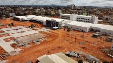 teixeira de freitas, bahia, brazoil - 22 Ağustos 2023: Teixeira de Freitas kentindeki Costa das Baleias Hastanesi 'nin inşaat çalışmalarının havadan görünüşü.