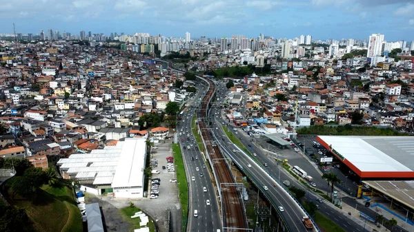 Salvador, Bahia, Brezilya - 9 Ağustos 2023: Salvador şehrinin kenar mahallelerindeki konut manzarası.