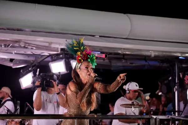 サルバドール バービア ブラジル 2024 歌手イヴェート サンガロがサルバドールのカルナバでのパフォーマンス中に見られます ストック画像