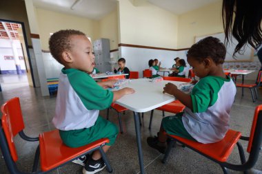 Lencois, Bahia, Brezilya - 1 Haziran 2024: Lencois kentindeki bir halk yuvasında çocuklar görülüyor..