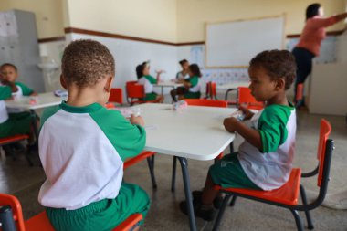 Lencois, Bahia, Brezilya - 1 Haziran 2024: Lencois kentindeki bir halk yuvasında çocuklar görülüyor..