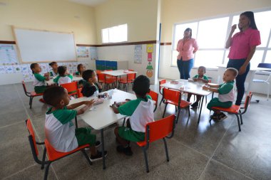 Lencois, Bahia, Brezilya - 1 Haziran 2024: Lencois kentindeki bir halk yuvasında çocuklar görülüyor..
