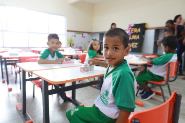 Lencois, Bahia, Brezilya - 1 Haziran 2024: Lencois kentindeki bir halk yuvasında çocuklar görülüyor..