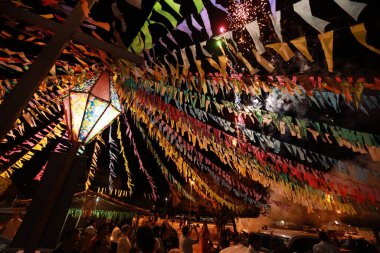 Rodelas, Bahia, Brezilya - 15 Haziran 2024: Rodelas şehrindeki Sao Joao kutlamalarının dekorasyonunda görülen balon.