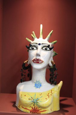 Salvador, Bahia, Brezilya - 20 Mayıs 2022: Salvador 'daki Palacete das Artes Müzesi' nde sergilenen bir sanat eseri.