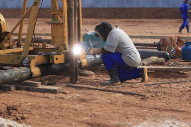 kaynak, güvenlik, kaynak, koruma, kıvılcım, fabrika, gaz, kaynak kablosu, duman, sanayi, imalat, beceri, yanma, gaz, kaynakçılar, plazma, kıvılcım, elektrik, kaynak, ısıtma, teknolojiler, kaynakçı, eldiven, teknoloji, sanayi, miğfer, bui