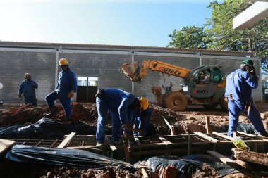 Salvador, Bahia, Brezilya - 8 Temmuz 2022: Salvador şehrinde bir devlet okulu inşaatı.