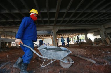 Salvador, Bahia, Brezilya - 8 Temmuz 2022: Salvador şehrinde bir devlet okulu inşaatı.