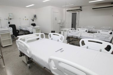 Iaberaba, Bahia, Brezilya - 2 Haziran 2023: Itaberaba kentindeki birleşik sağlık sistemi aracılığıyla kamu hizmetinin olduğu bir hastanede yatak