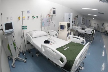 Iaberaba, Bahia, Brezilya - 2 Haziran 2023: Itaberaba kentindeki birleşik sağlık sistemi aracılığıyla kamu hizmetinin olduğu bir hastanede yatak