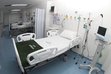 Iaberaba, Bahia, Brezilya - 2 Haziran 2023: Itaberaba kentindeki birleşik sağlık sistemi aracılığıyla kamu hizmetinin olduğu bir hastanede yatak