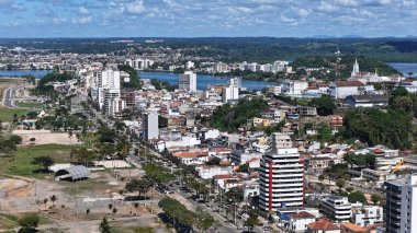 İlheus, Bahia, Brezilya - 18 Temmuz 2024: Bahia 'nın güneyindeki Ilheus şehrinin havadan görünüşü