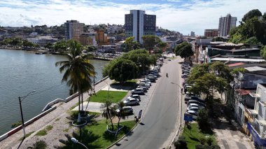 İlheus, Bahia, Brezilya - 18 Temmuz 2024: Bahia 'nın güneyindeki Ilheus şehrinin havadan görünüşü.