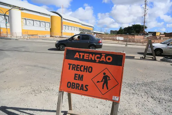 stock image salvador, bahia, brazil - april 29, 2024: traffic sign indicating work on public roads in the city of Slavador.