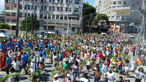 Salvador, Bahia, Brezilya - 2 Nisan 2023: Katolikler Hz. İsa 'nın İsa' nın İsa 'ya giriş tarihi olan Palm Sunday' i kutluyorlar..