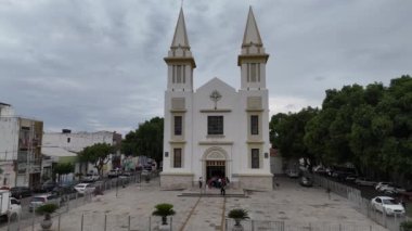 Juazeiro, Bahia, Brezilya - Kasım 14, 2024: Juazeiro şehrindeki Grottoes Leydisinin Katedral Tapınağı manzarası.